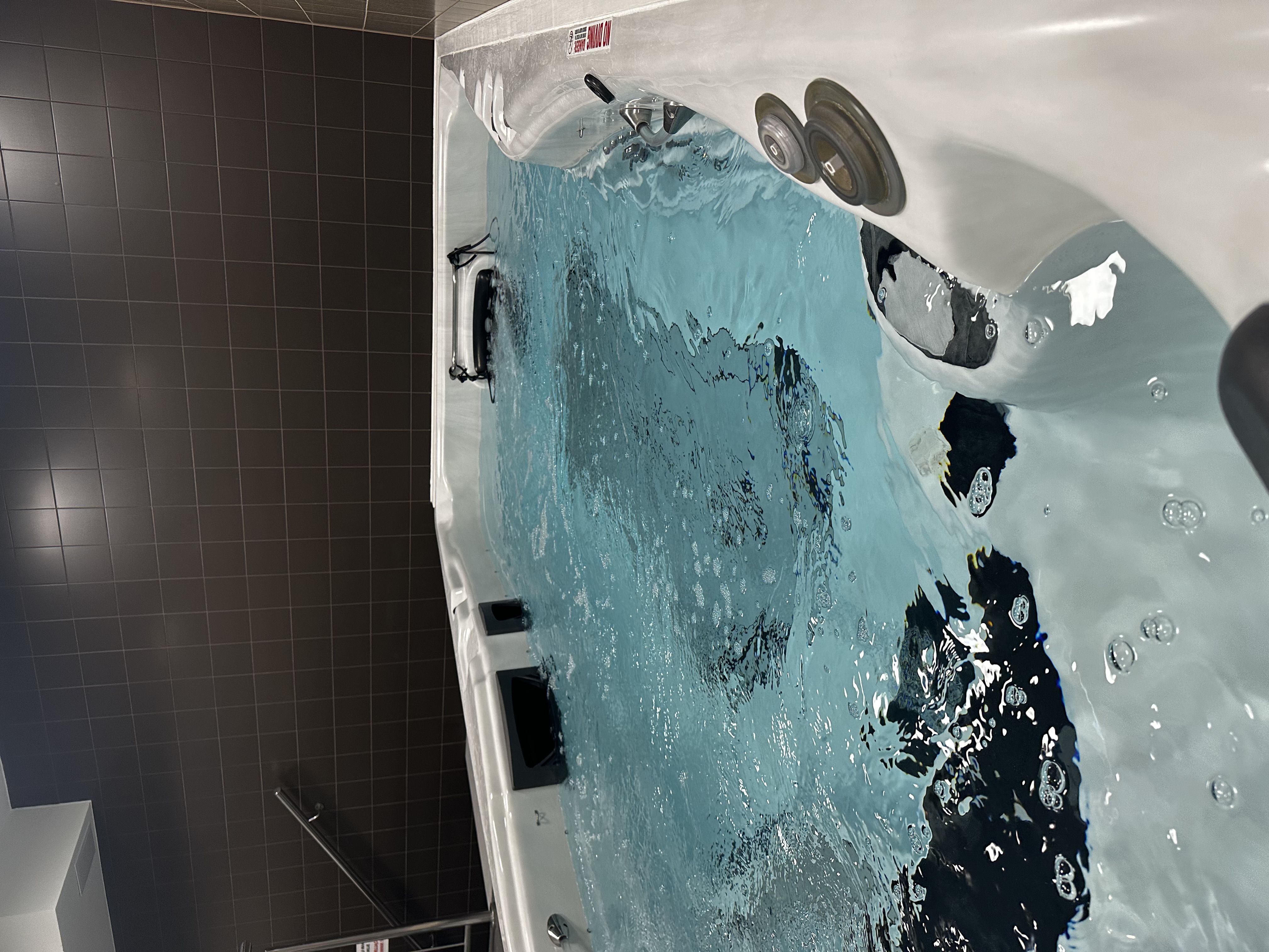 Terapeutyczna Wanna z Przeciwprądem